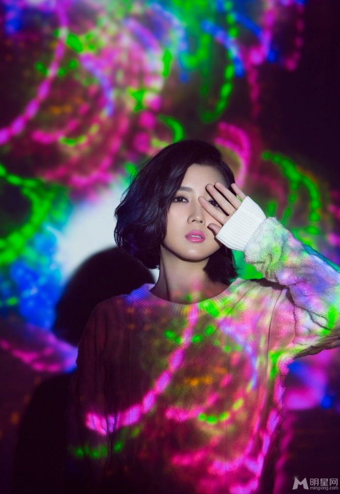 李艾全新时尚大片 优雅高贵显超模风采 李艾全新时尚大片 优雅高贵显超模风采