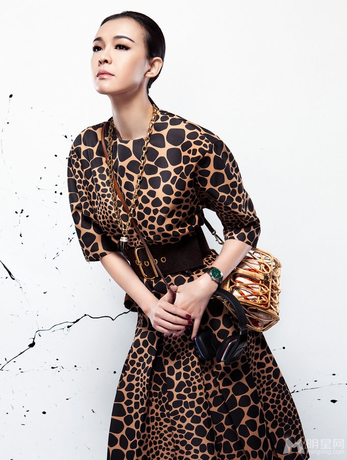 李艾全新时尚大片 优雅高贵显超模风采 李艾全新时尚大片 优雅高贵显超模风采