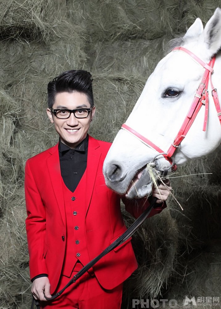 李艾全新时尚大片 优雅高贵显超模风采 李艾全新时尚大片 优雅高贵显超模风采