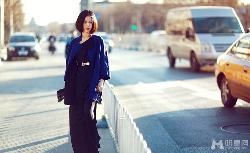 姚贝娜全新春日街拍 自然随性优雅女人味