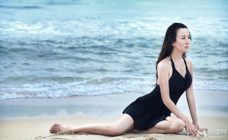 杨童舒罕见泳装写真曝光 演绎湿身诱惑