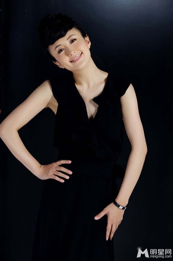 杨童舒罕见泳装写真曝光 演绎湿身诱惑