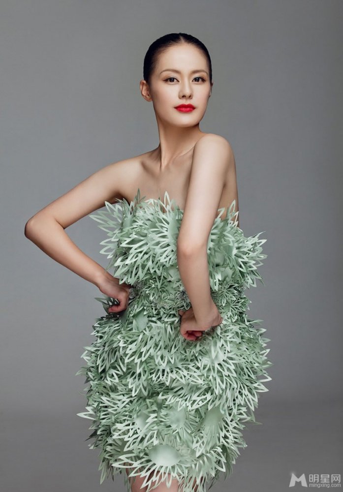 倪景阳清新空灵写真 优雅演绎异国风情