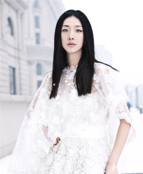 倪景阳清新空灵写真 优雅演绎异国风情