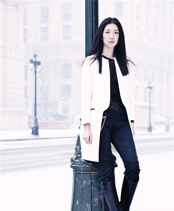 倪景阳清新空灵写真 优雅演绎异国风情