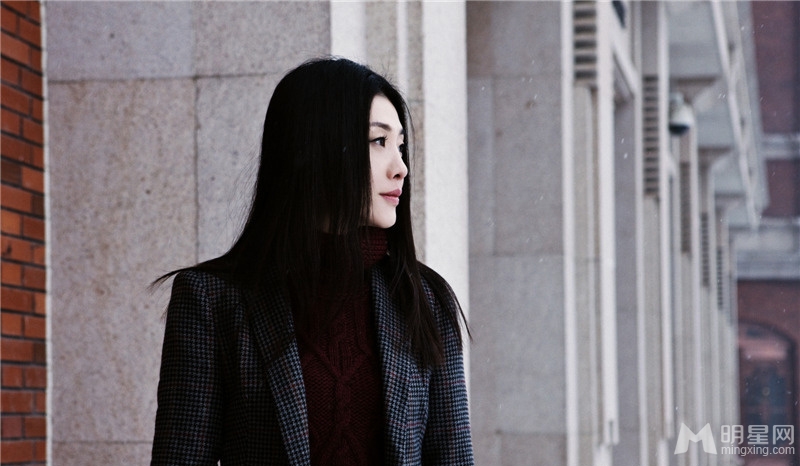 倪景阳清新空灵写真 优雅演绎异国风情