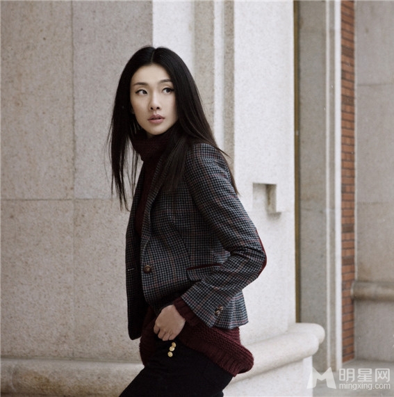 倪景阳清新空灵写真 优雅演绎异国风情