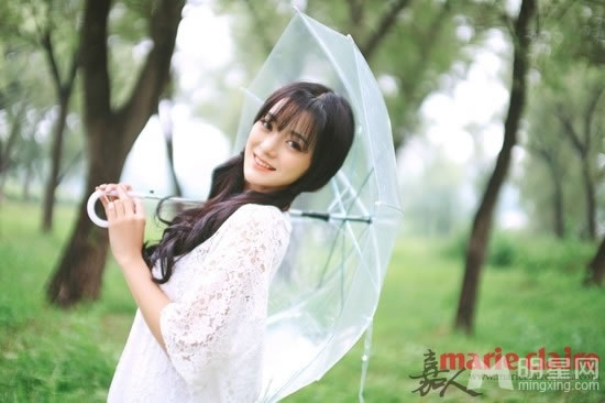 周秀娜性感内衣写真 甜美冷艳酥胸半露