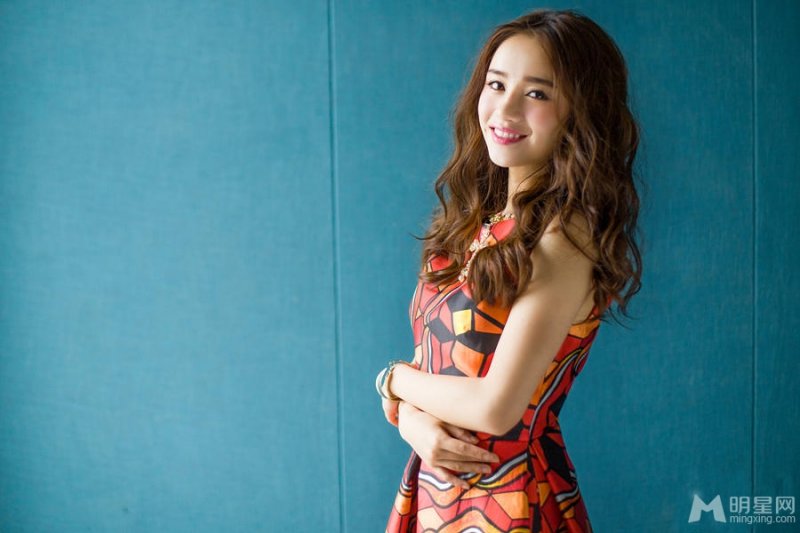 付梦妮复古时尚大片写真 已改往日清纯小女孩形 付梦妮复古时尚大片写真 已改往日清纯小女孩形