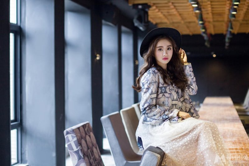 付梦妮复古时尚大片写真 已改往日清纯小女孩形 付梦妮复古时尚大片写真 已改往日清纯小女孩形