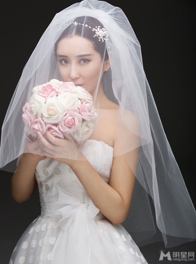 严屹宽杜若溪浪漫婚纱秀恩爱 甜蜜互动俏皮可爱 严屹宽杜若溪浪漫婚纱秀恩爱 甜蜜互动俏皮可爱