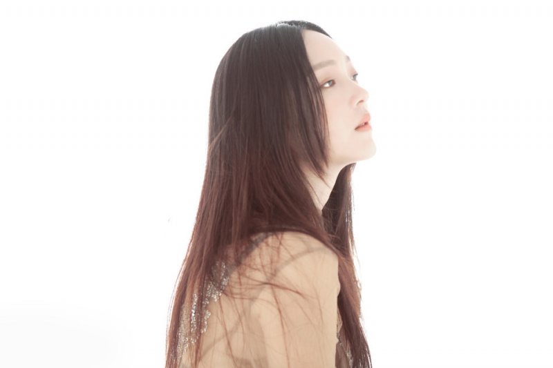 何杜娟最新时尚写真 清新淡雅不失小性感 何杜娟最新时尚写真 清新淡雅不失小性感