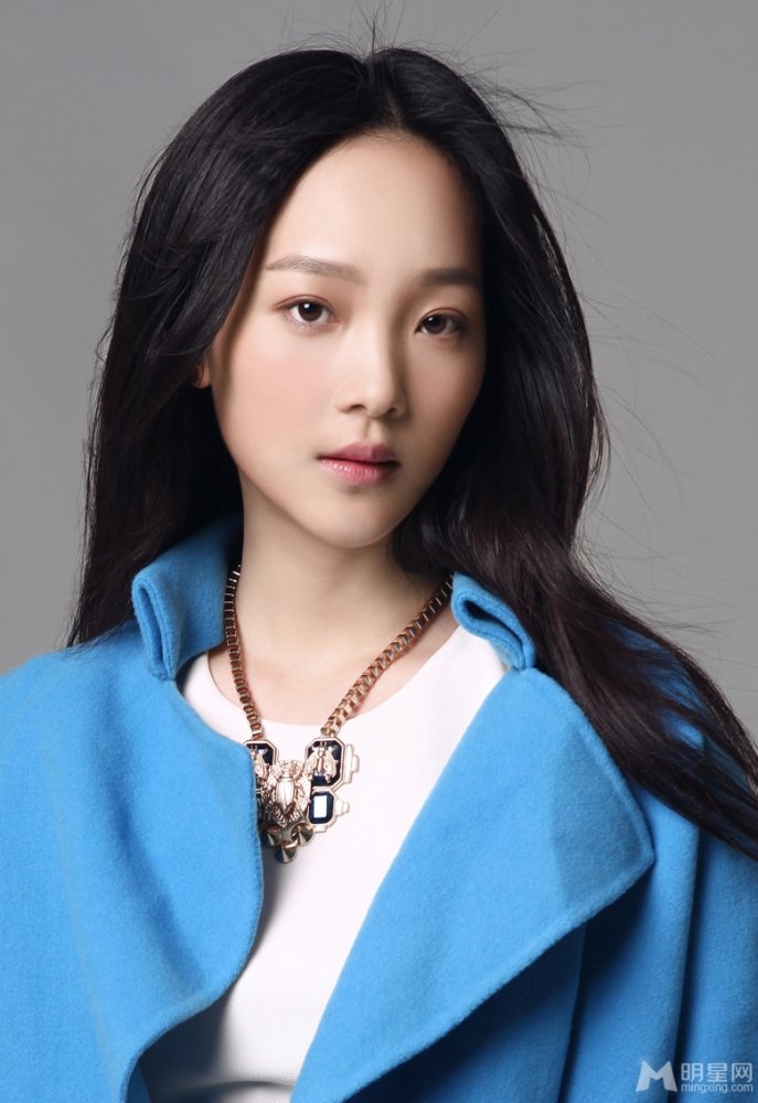 何杜娟最新时尚写真 清新淡雅不失小性感 何杜娟最新时尚写真 清新淡雅不失小性感