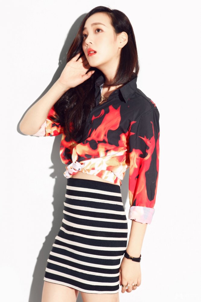 何杜娟最新时尚写真 清新淡雅不失小性感 何杜娟最新时尚写真 清新淡雅不失小性感