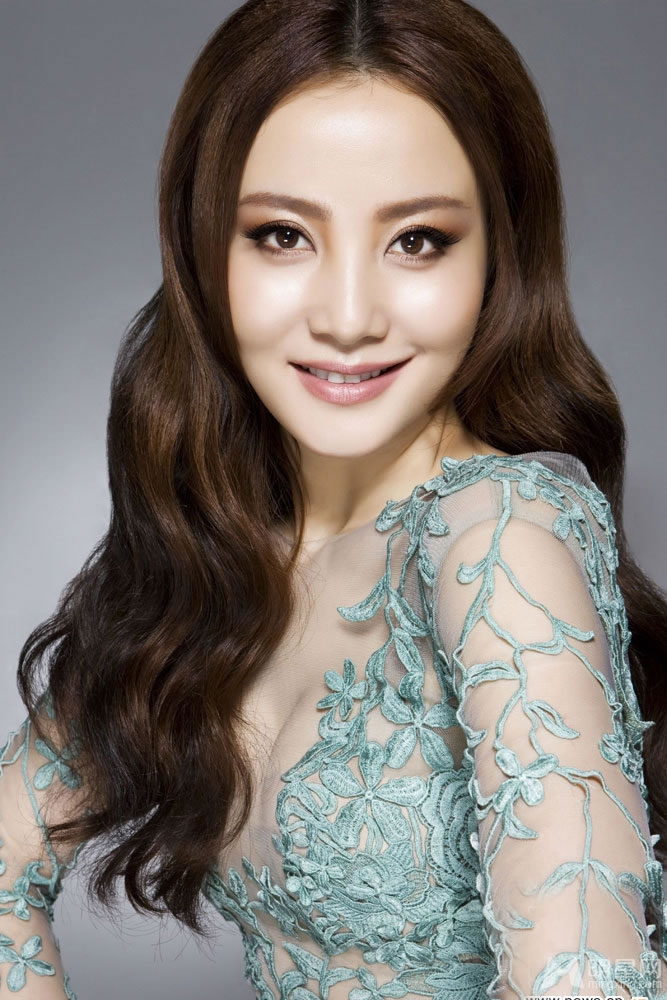 陶红唯美写真曝光 透视蕾丝秀性感身材