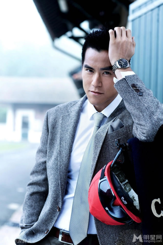 赵奕欢浪漫写真曝光 白色长裙漫步海边