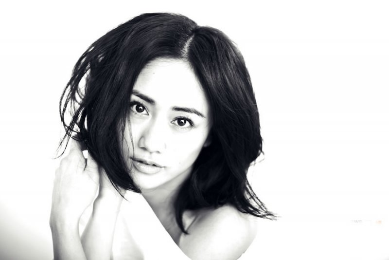 黄圣依时尚写真曝光 高贵冷艳气场逼人