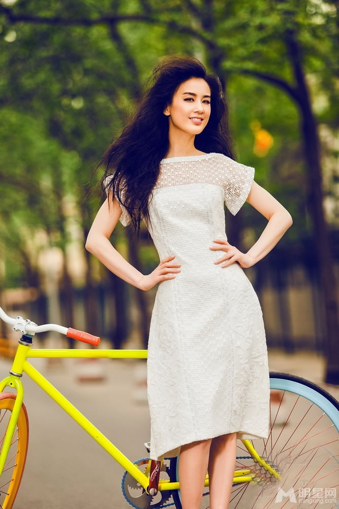 黄圣依时尚写真曝光 高贵冷艳气场逼人