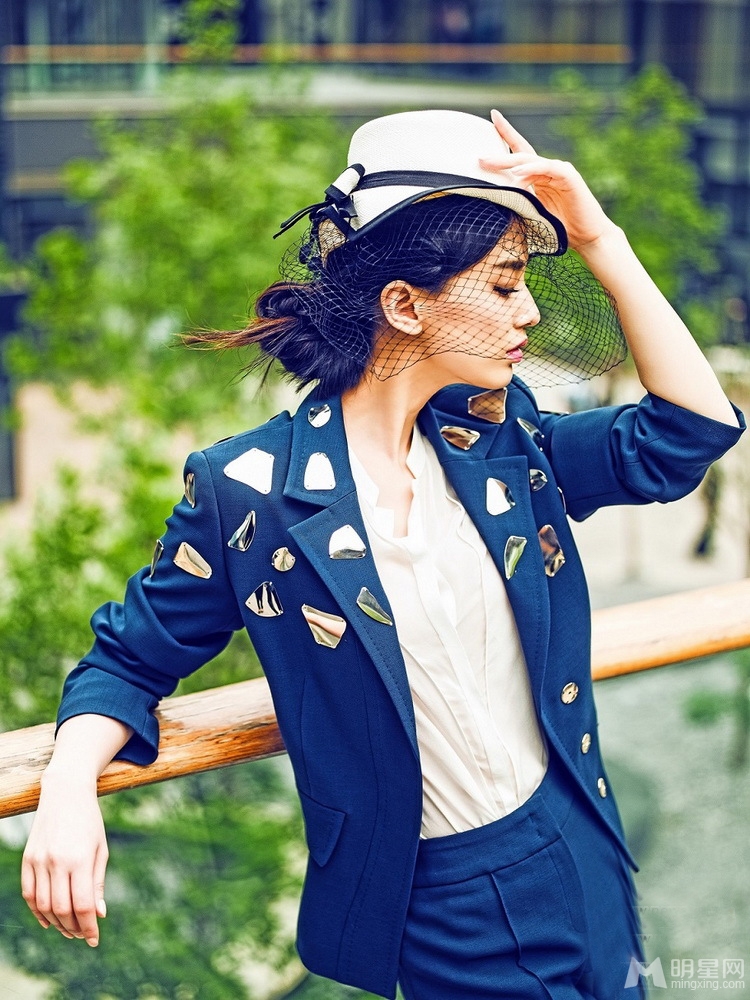 黄圣依时尚写真曝光 高贵冷艳气场逼人