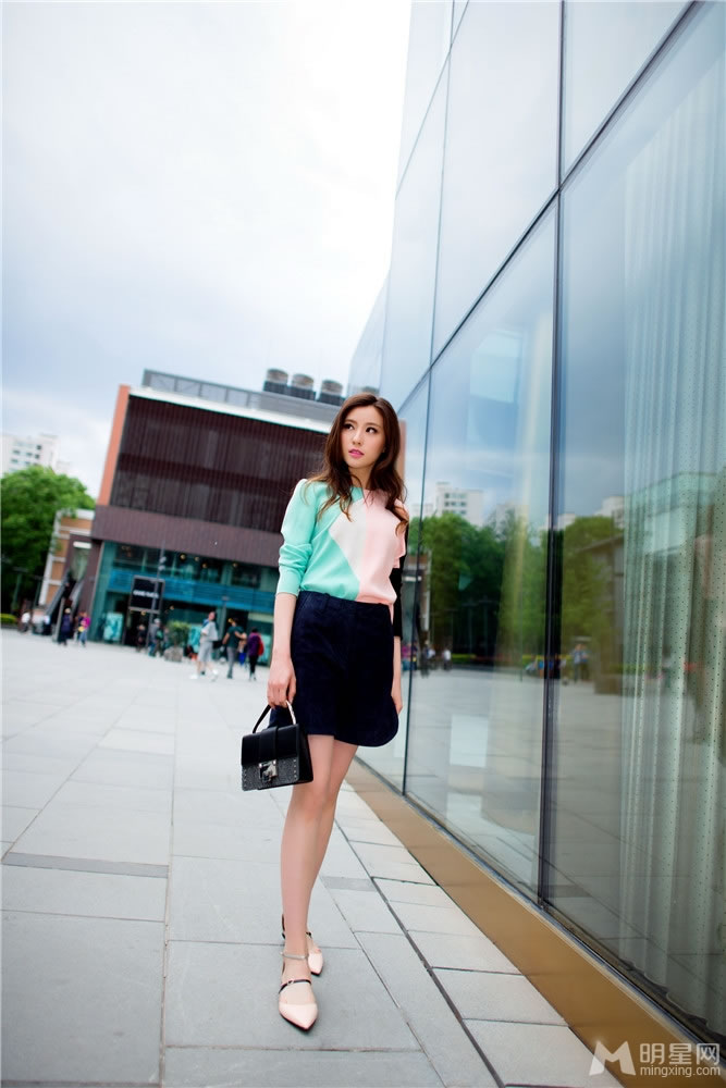 蔡文静清爽写真曝光 灿烂笑容清新俏皮