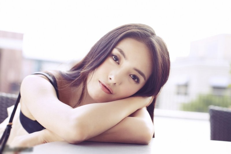 蔡文静清爽写真曝光 灿烂笑容清新俏皮