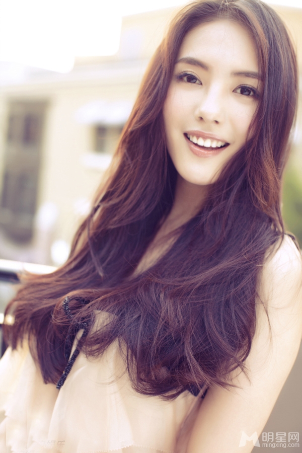 蔡文静清爽写真曝光 灿烂笑容清新俏皮