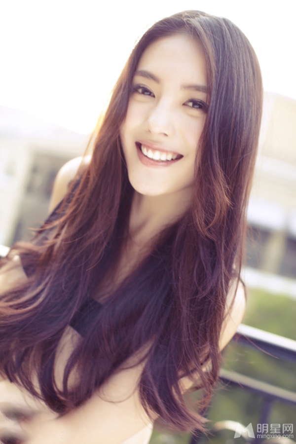 蔡文静清爽写真曝光 灿烂笑容清新俏皮
