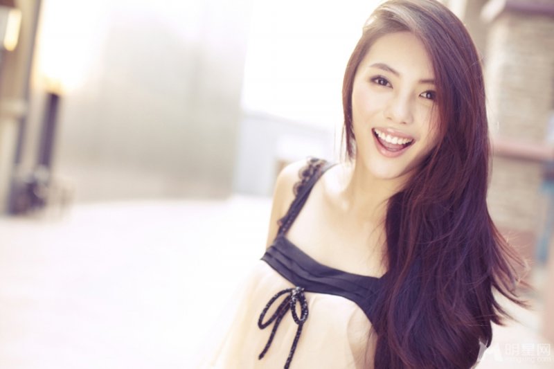 蔡文静清爽写真曝光 灿烂笑容清新俏皮