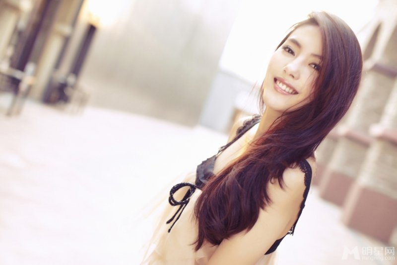 蔡文静清爽写真曝光 灿烂笑容清新俏皮