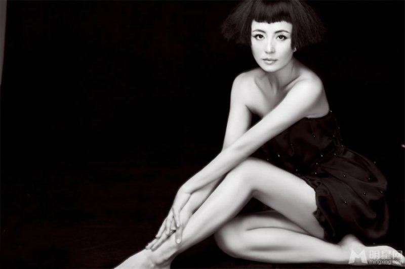 杨童舒大尺度写真曝光 朋克短发随意不失张扬 杨童舒大尺度写真曝光 朋克短发随意不失张扬