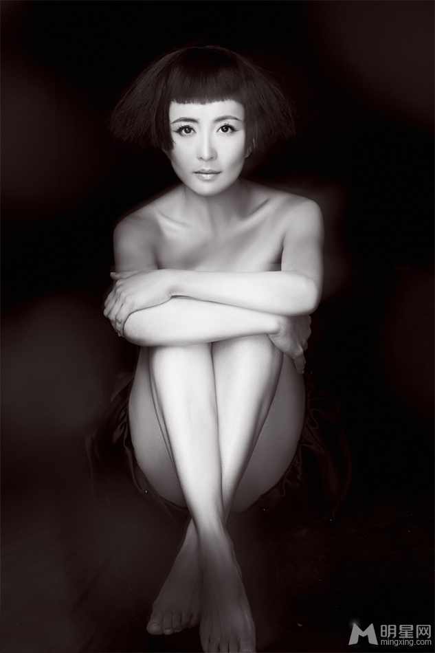 杨童舒大尺度写真曝光 朋克短发随意不失张扬 杨童舒大尺度写真曝光 朋克短发随意不失张扬