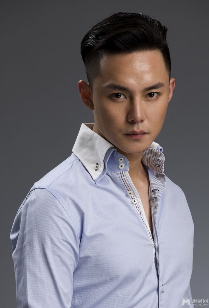 刘洲成复古时尚写真 半裸秀优美肌肉线条