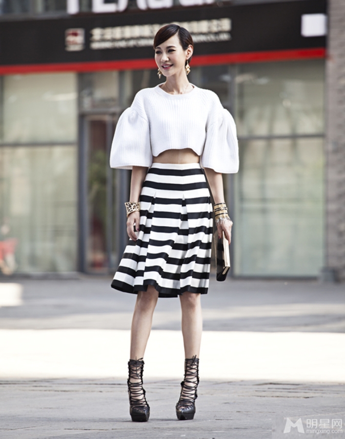 杨雪古典韵味写真曝光 展优雅淑女气质 杨雪古典韵味写真曝光 展优雅淑女气质