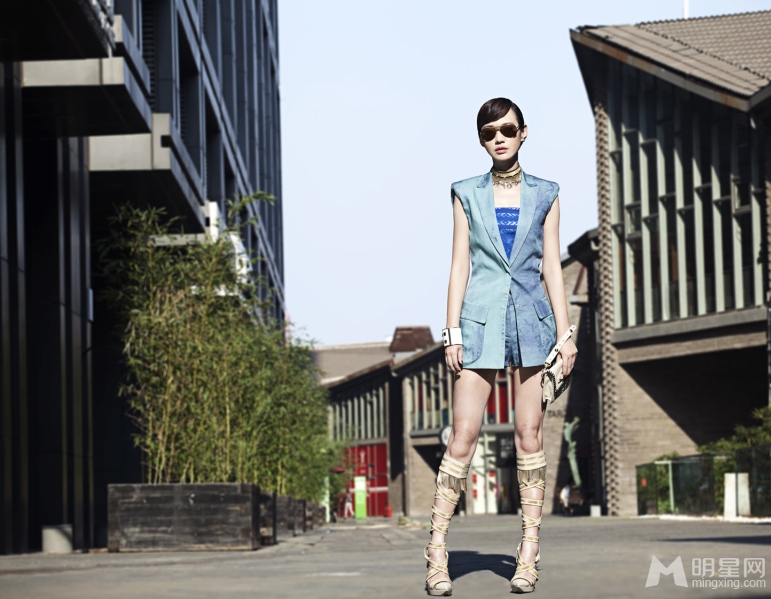 杨雪古典韵味写真曝光 展优雅淑女气质 杨雪古典韵味写真曝光 展优雅淑女气质