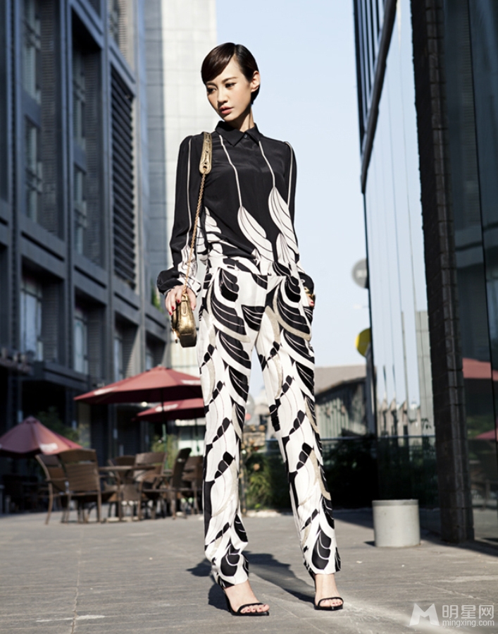 杨雪古典韵味写真曝光 展优雅淑女气质 杨雪古典韵味写真曝光 展优雅淑女气质