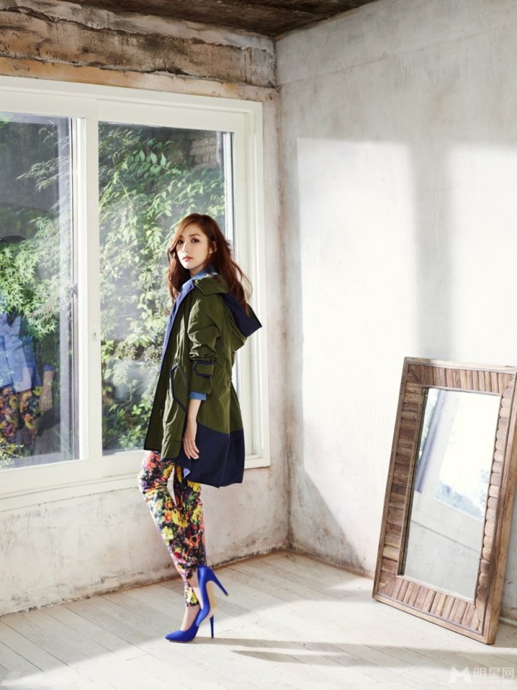 杨雪古典韵味写真曝光 展优雅淑女气质 杨雪古典韵味写真曝光 展优雅淑女气质