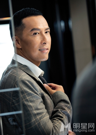 甄子丹汪诗诗拍浪漫唯美婚纱照 庆结婚十周年