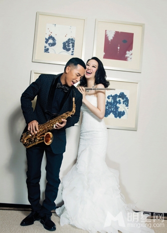 甄子丹汪诗诗拍浪漫唯美婚纱照 庆结婚十周年