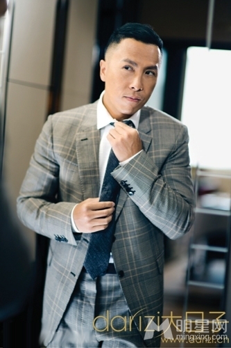 甄子丹汪诗诗拍浪漫唯美婚纱照 庆结婚十周年