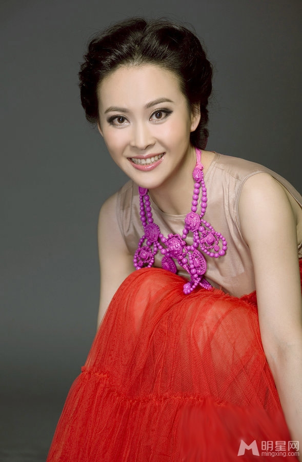 张大静知性委婉写真曝光 尽显轻熟女气质