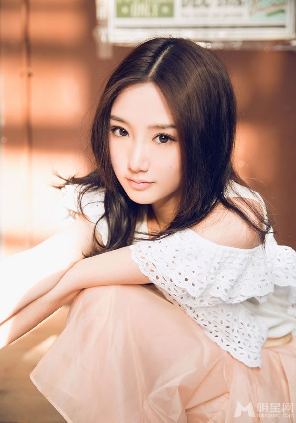新版郭芙毛晓彤清新写真 笑容甜美娇俏可人
