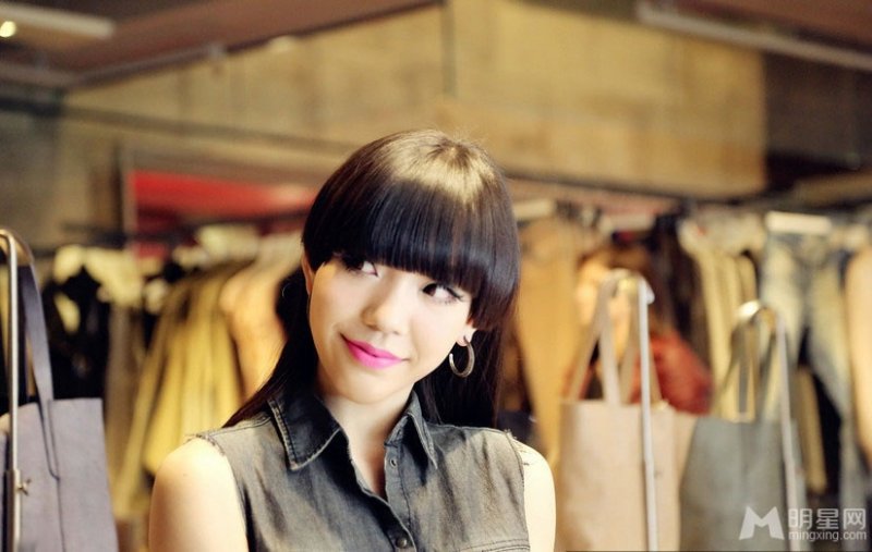 新版郭芙毛晓彤清新写真 笑容甜美娇俏可人