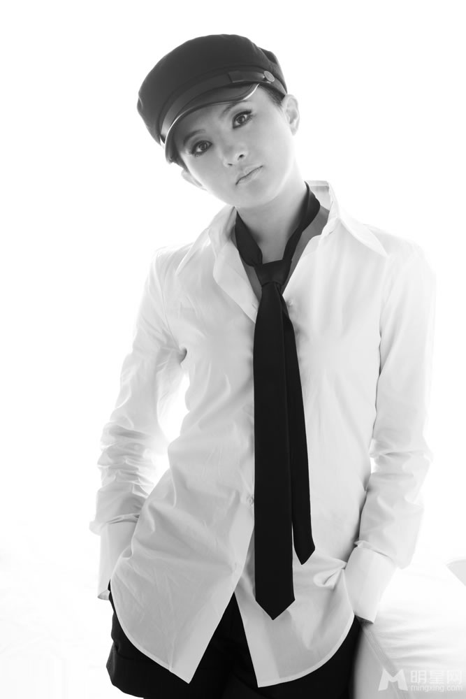 90后崔心心知性大片 新晋女星势不可挡 90后崔心心知性大片 新晋女星势不可挡