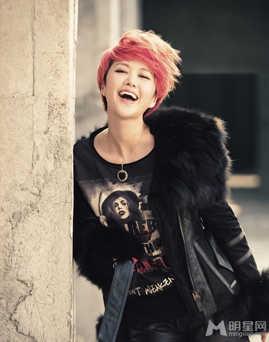 谭维维时装大片曝光 尽显冷都女的知性摇滚