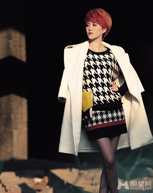 谭维维时装大片曝光 尽显冷都女的知性摇滚