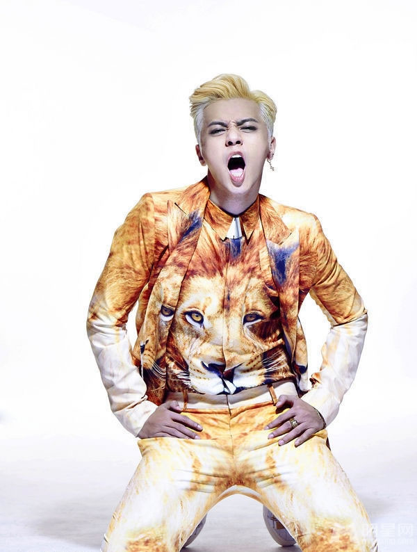 倪妮杂志拍摄封面大片 笑容温暖展恬静柔美气质 倪妮杂志拍摄封面大片 笑容温暖展恬静柔美气质