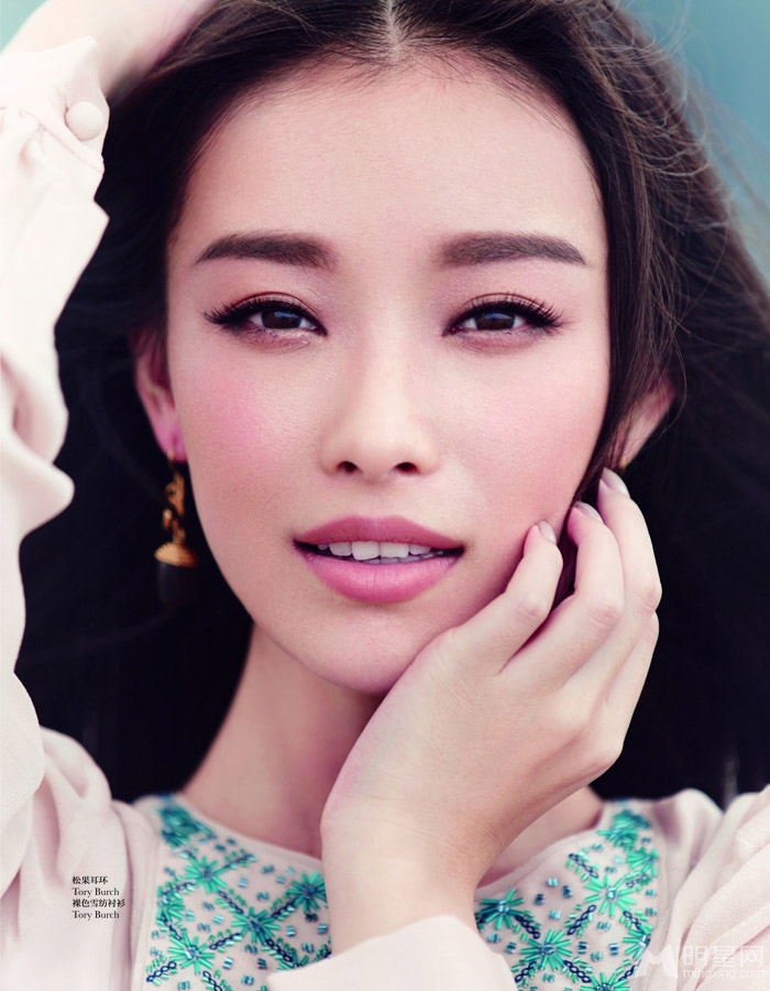 倪妮杂志拍摄封面大片 笑容温暖展恬静柔美气质 倪妮杂志拍摄封面大片 笑容温暖展恬静柔美气质