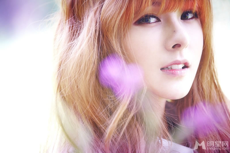 吴涟序半裸拍时尚杂志大片 湿身诱惑魅力十足