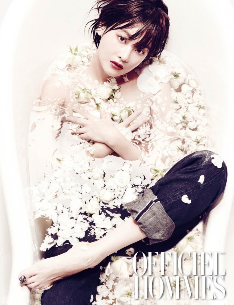 吴涟序半裸拍时尚杂志大片 湿身诱惑魅力十足