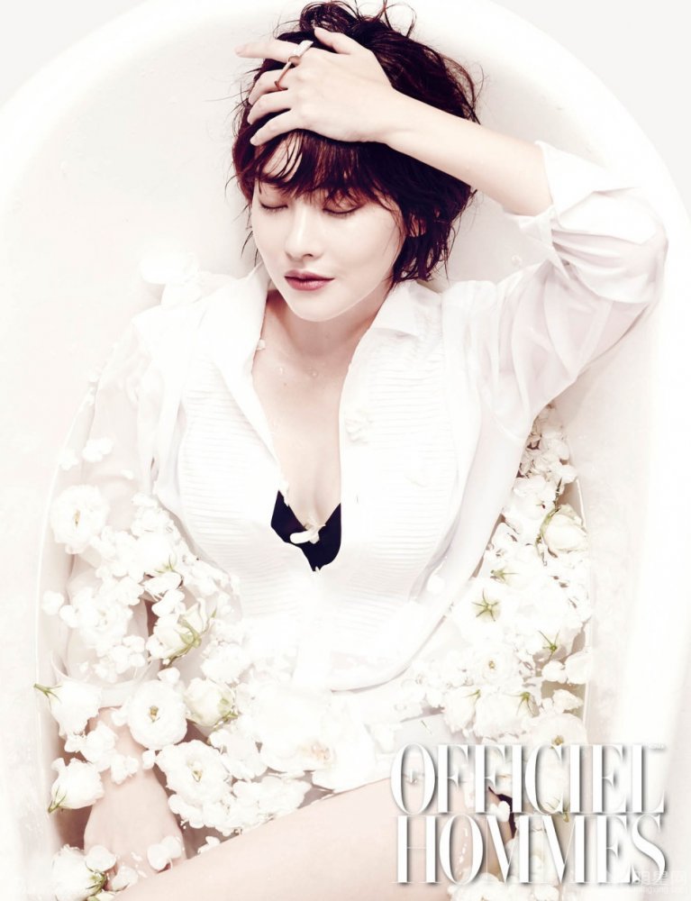 吴涟序半裸拍时尚杂志大片 湿身诱惑魅力十足